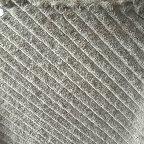 Andrew Marc faux fur poncho size S/M - Picture 5 of 10